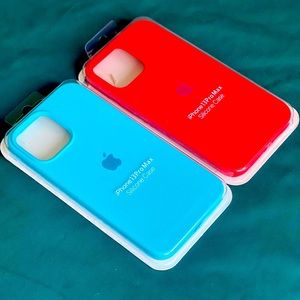 Iphone 13 Pro Max Silicone Case. Comes with micro soft fiber inside the case.